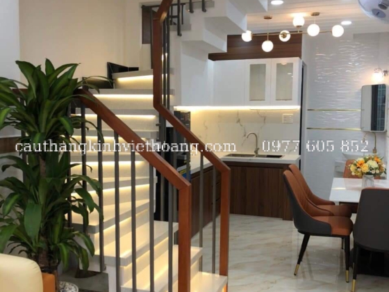 CẦU THANG KÍNH CƯỜNG LỰC TRỤ CAO
