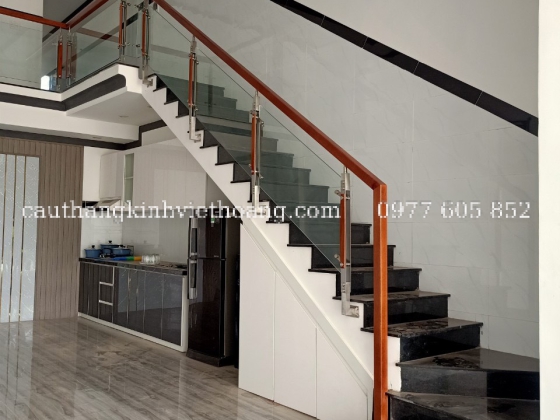 CẦU THANG KÍNH TAY VỊN GỖ