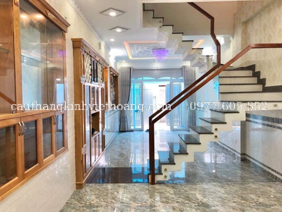 CẦU THANG KÍNH TAY VỊN GỖ