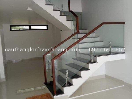 CẦU THANG KÍNH TAY VỊN GỖ